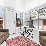Cozy Ranch Home A Walk From St John\'S Hospital!