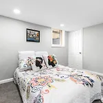 Cozy Ranch Home A Walk From St John\'S Hospital!