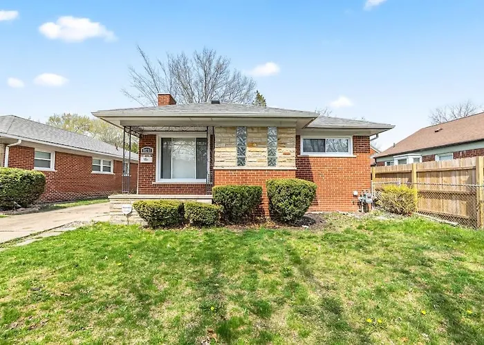Cozy Ranch Home A Walk From St John\'S Hospital!